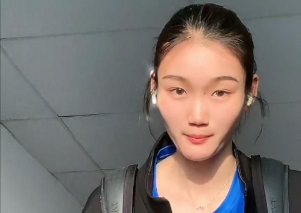 面对阻挡在逃生之路前的一潭深水，下水与不下水是关乎生存的问题
